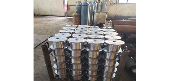 太原輸送機(jī)配件廠家真實案例：滾筒包膠，冷補(bǔ)